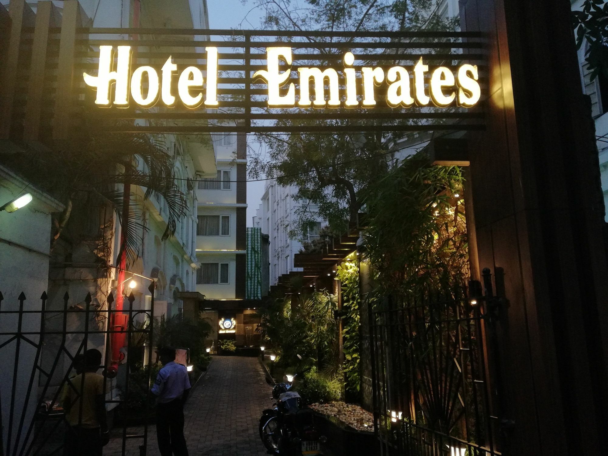 Hotel Emirates Колката Екстер'єр фото